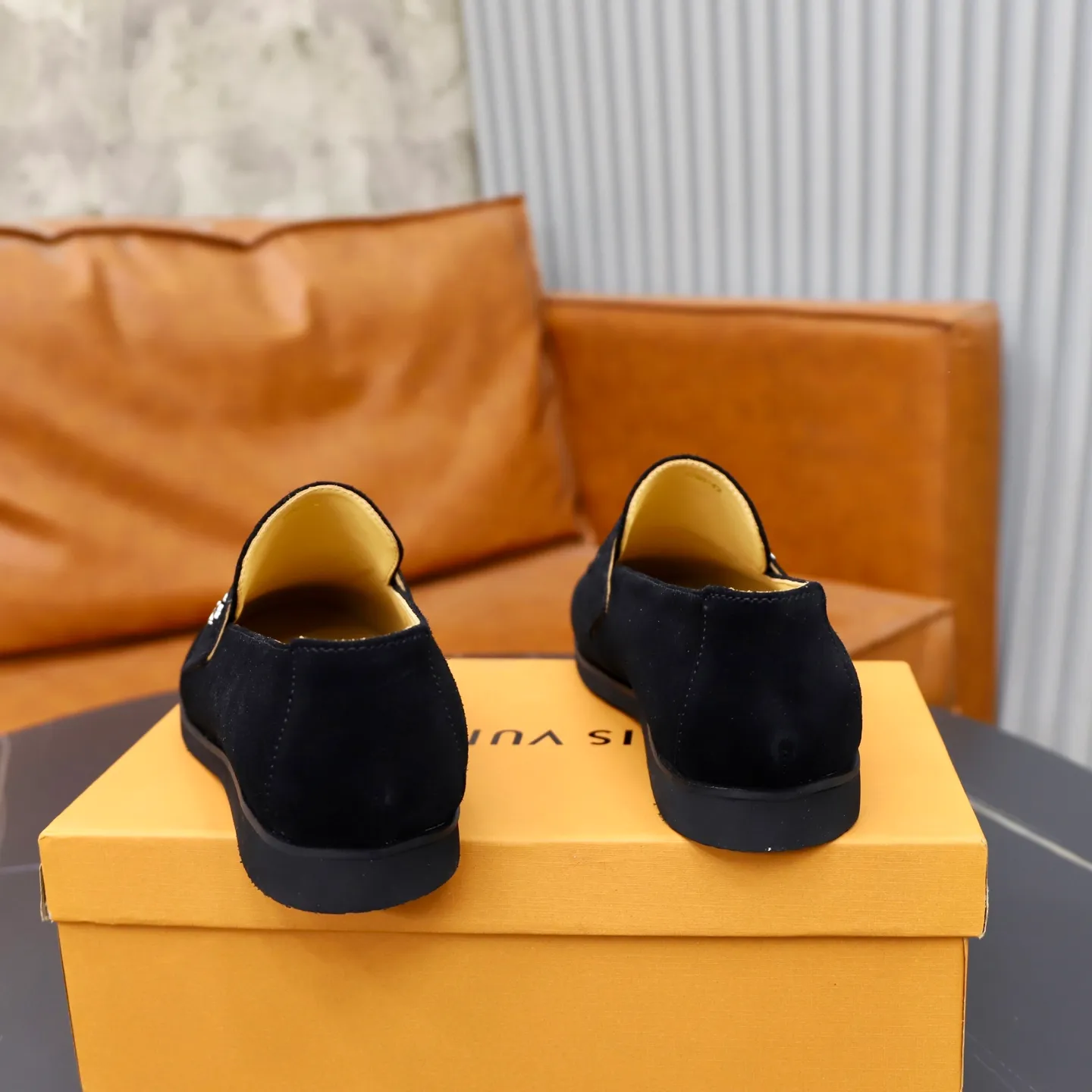 Ex-factory price: 442💰🙅‍♂️🙅‍♂️🙅‍♂️ Brand: LV Louis Vuitton Standard code: 38-44 (45 customized) Grade: Same as the official website Material: Original cow suede material stitching Comfortable and breathable cowhide lining Lightweight wear-resistant foam outsole Style category: Men's fashionable casual shoes Running sports shoes Distinguished luxury brand elements Top luxury color: actual picture color